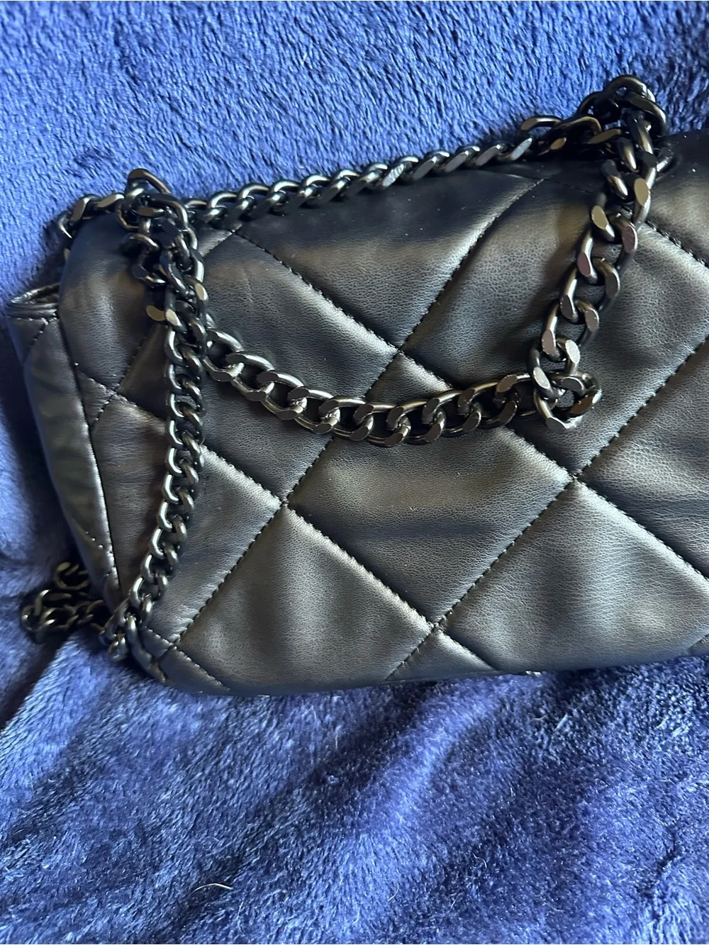 Badgley Mischka Quilted Chain Shoulder Bag in Black